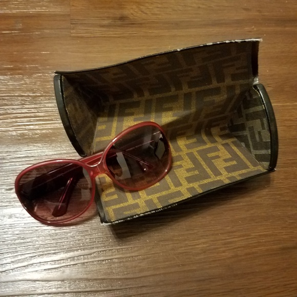 FENDI Red Gradient Round Sunglasses - Picture 2 of 5
